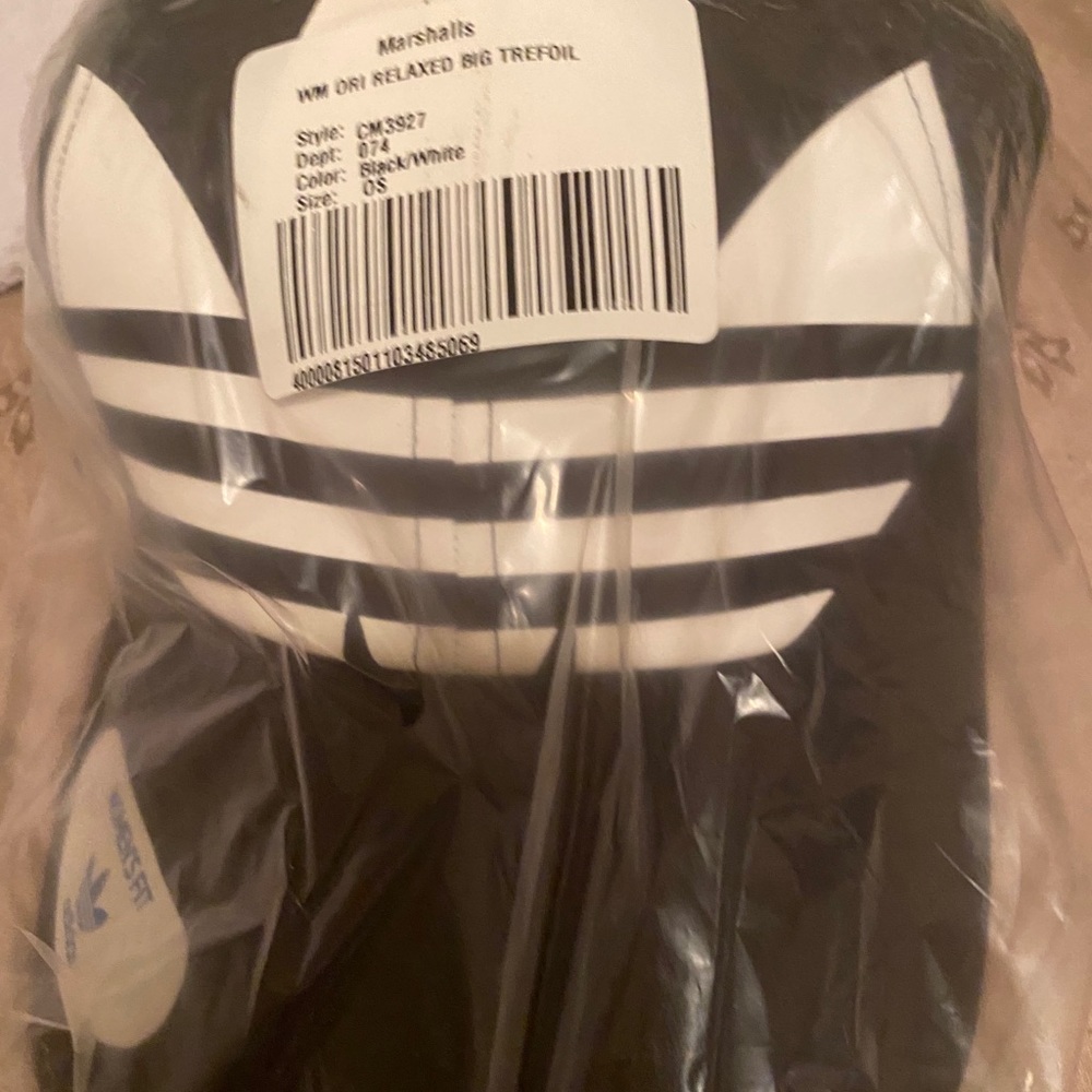 Women black and white hat